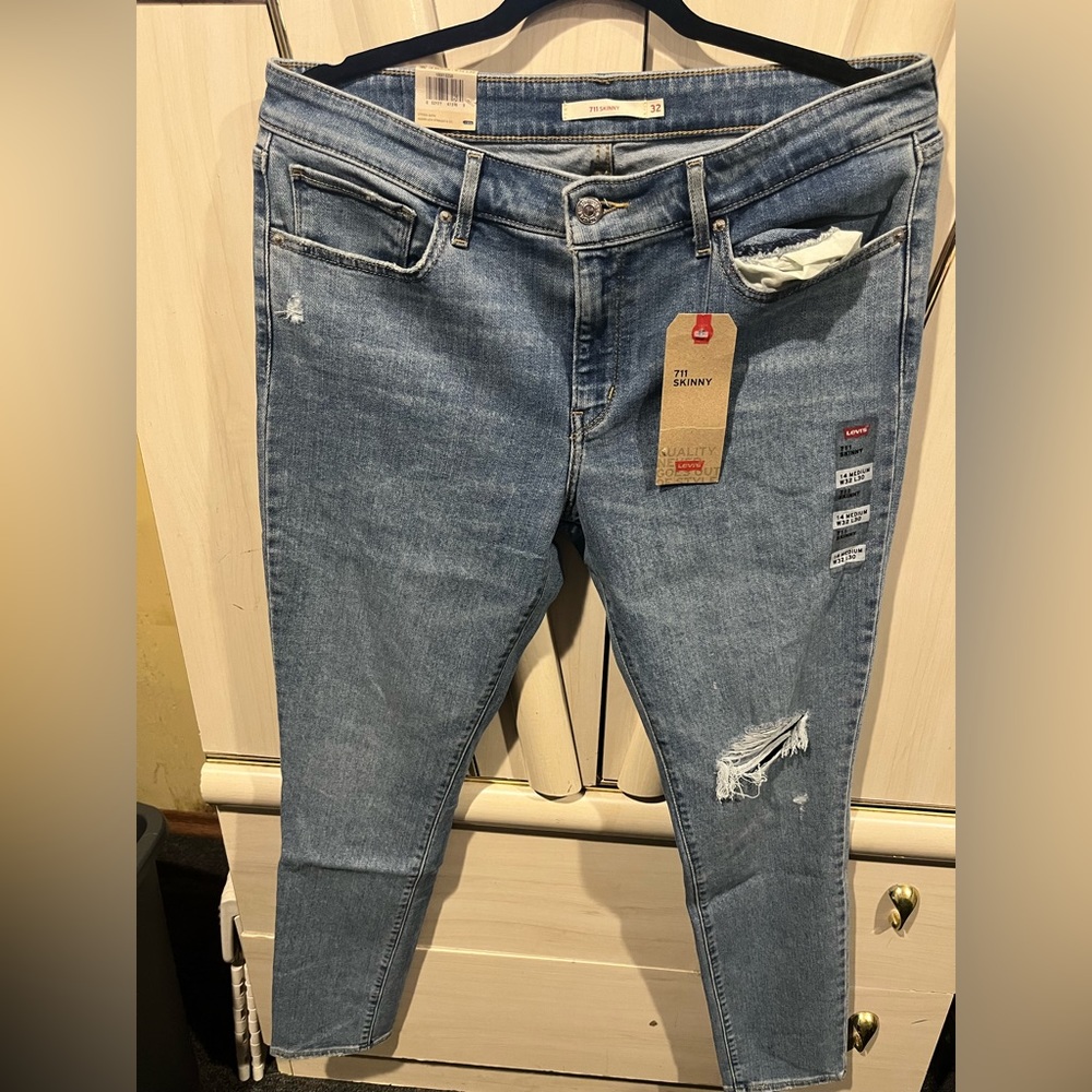 Levi’s skinny jeans MIDE RISE size 14